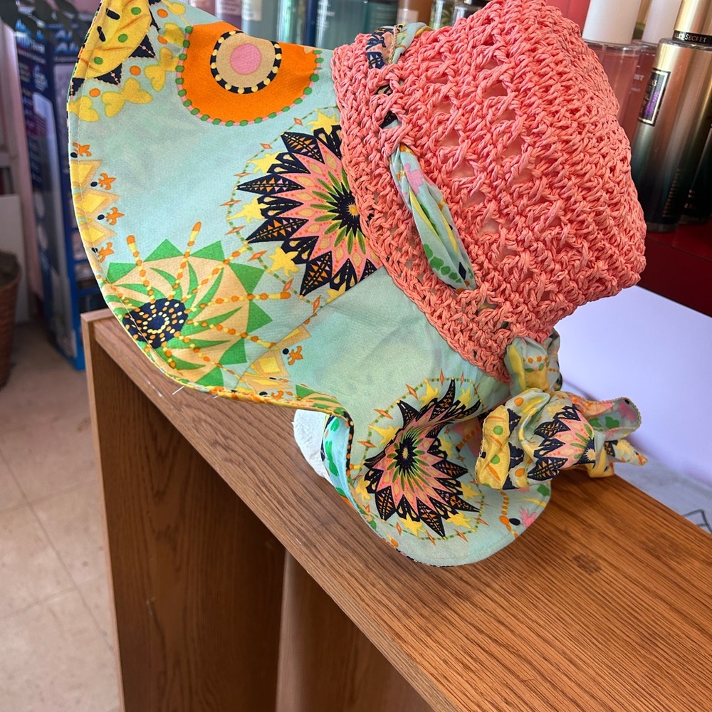 Summer hats - Picture 2 of 3